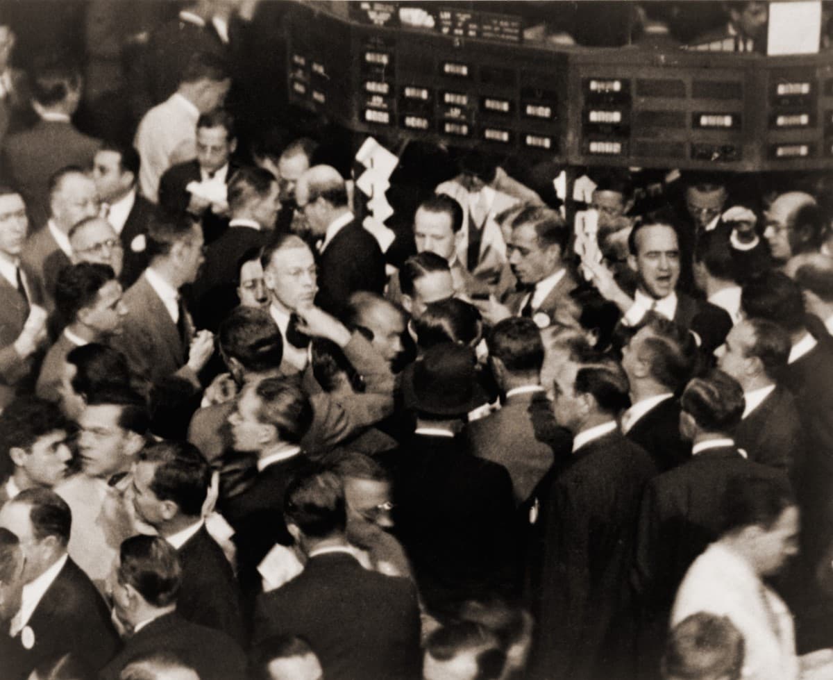 stock traders on floor new york