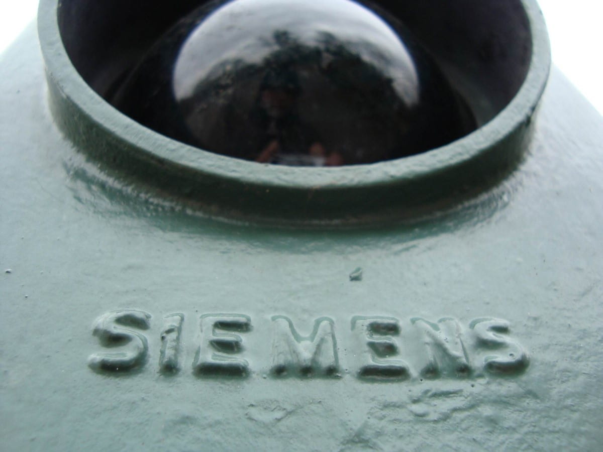 Der Siemens-Schriftzug auf dem alten Gerät 