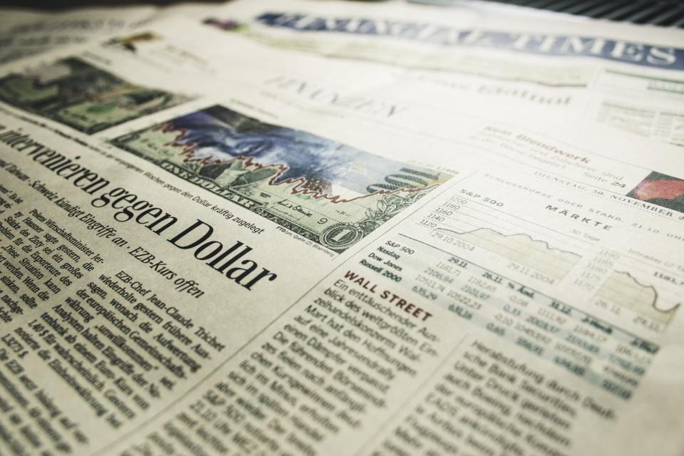 Zeitung mit Nachrichten über Aktienkurse